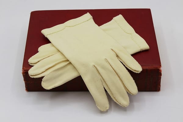 Crescendoe Mid Century Vintage Shorties Length MCM Pale Yellow Short Ladies Gloves - Size 7 at whisperingcityrva.com