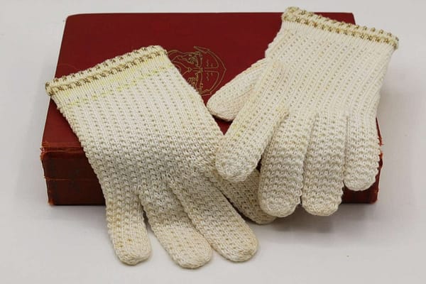 MCM Vintage Knit Ivory White Shorties Short Ladies Winter Gloves with Metallic Detailing - Size 7 at whisperingcityrva.com