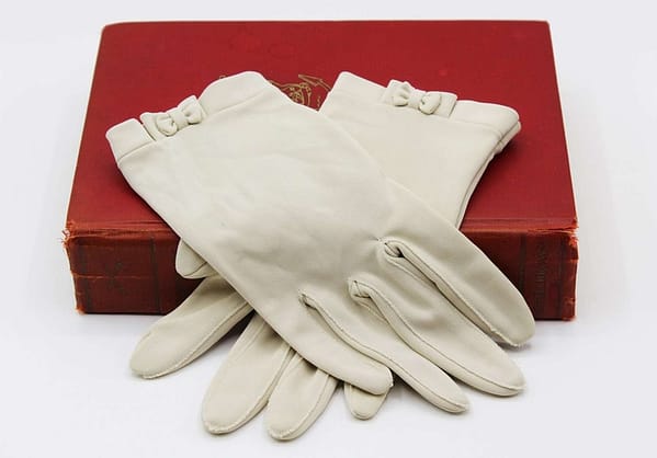 MCM Vintage Nylon Shorties Short Ladies Gloves with Bow Detailing - Size 7 at whisperingcityrva.com