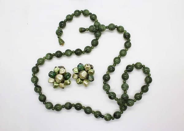 Retro Green Plastic Jewelry Set - Necklace & Earrings at whisperingcitryva.com