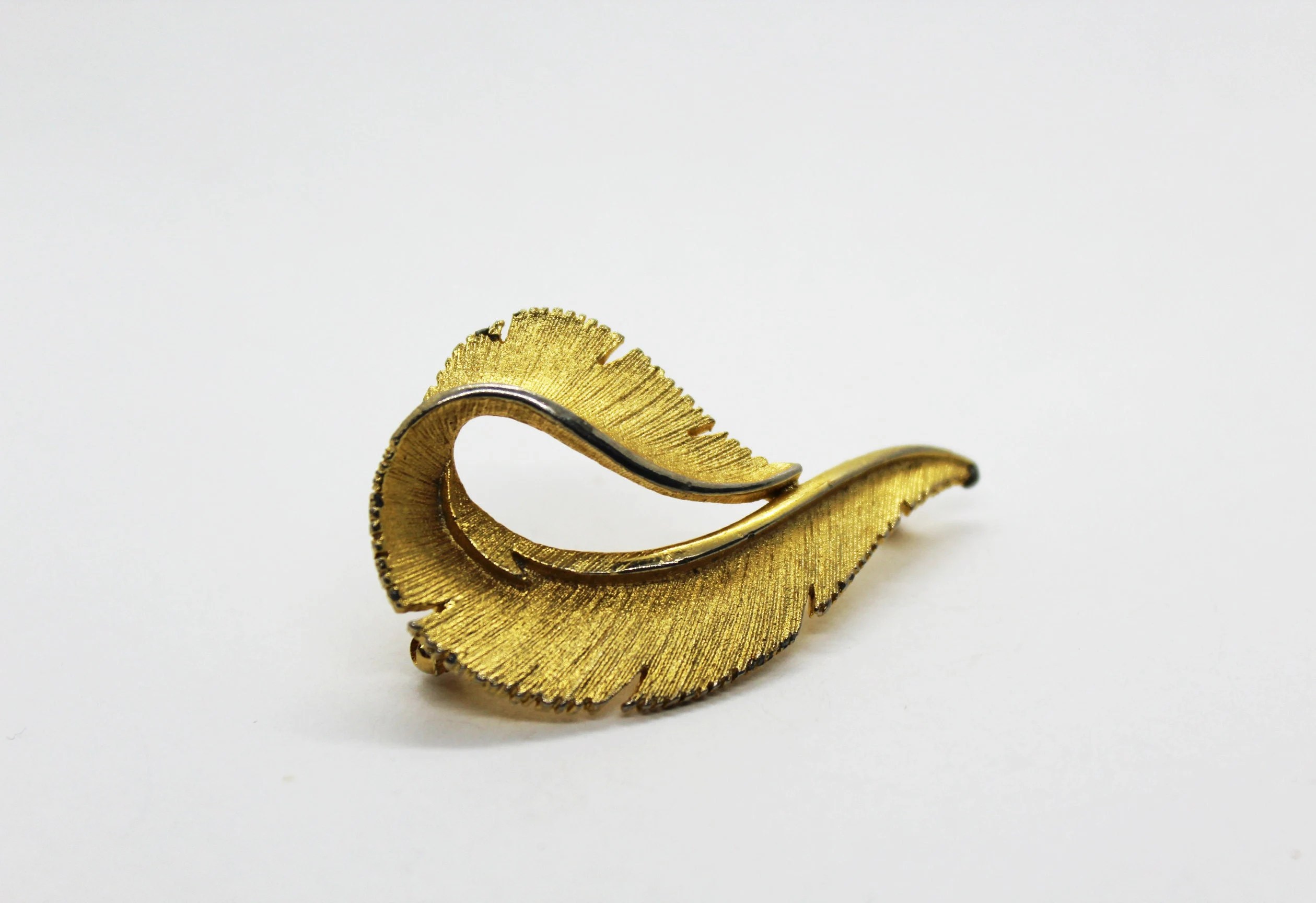 MCM Sarah Coventry Signed Gold Tone Retro Leaf Brooch – Vintage, Mid Century, Classic, Feminine, Statement, Large, Fall, Autumn, Winter