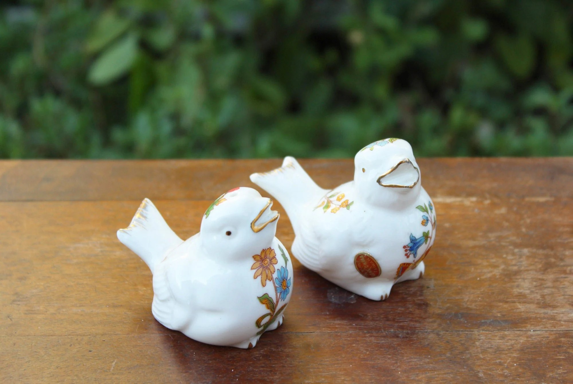 Bone China Floral Birds Salt and Pepper Spice S&P Shakers with Gold Trim and Floral Design - Farmhouse, Country, Cottage, Retro, Taiwan