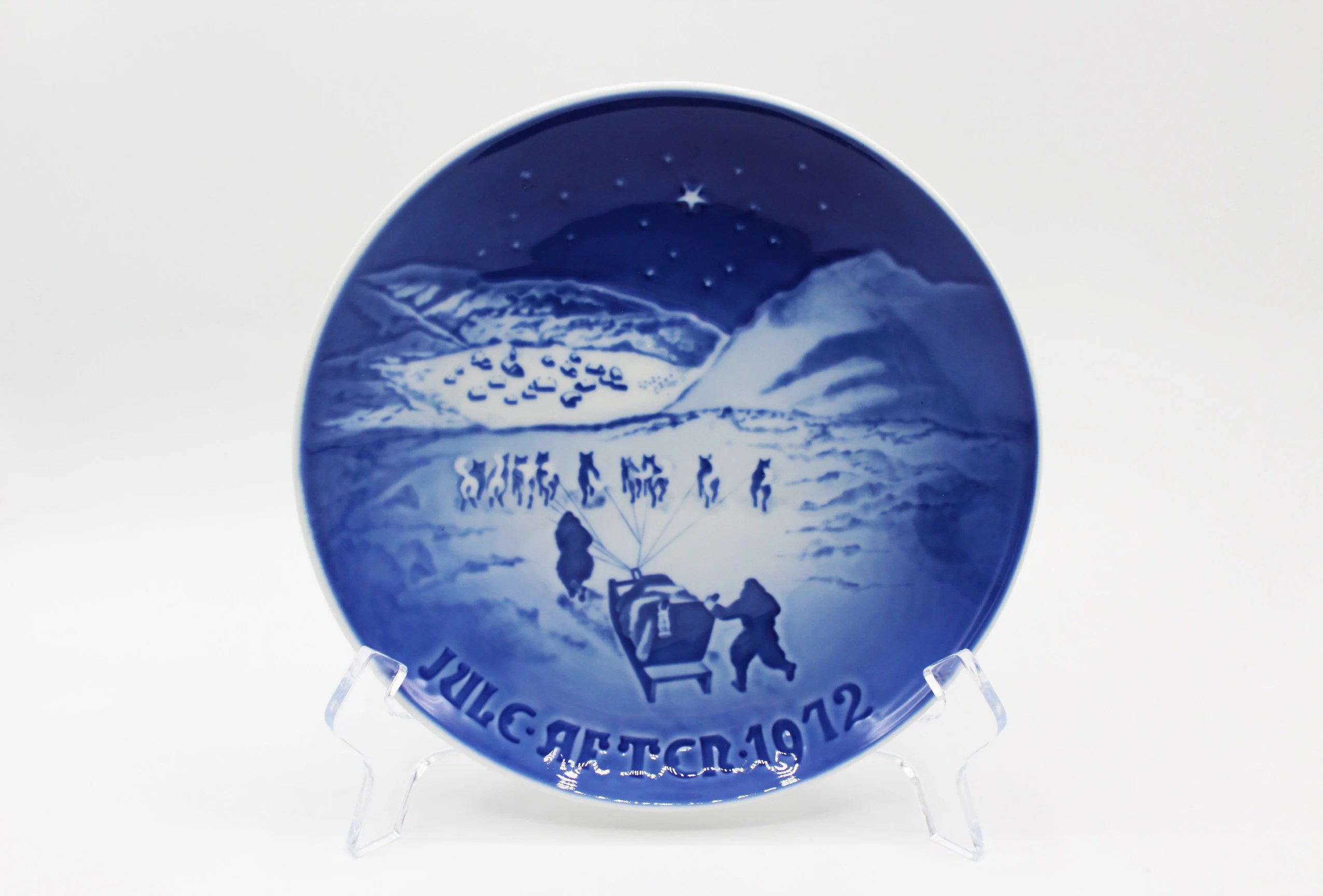 1972 B&G – Bing and Grondahl – Christmas in Greenland – Blue and White Decorative Collectors Plate – Denmark at Whispering City RVA