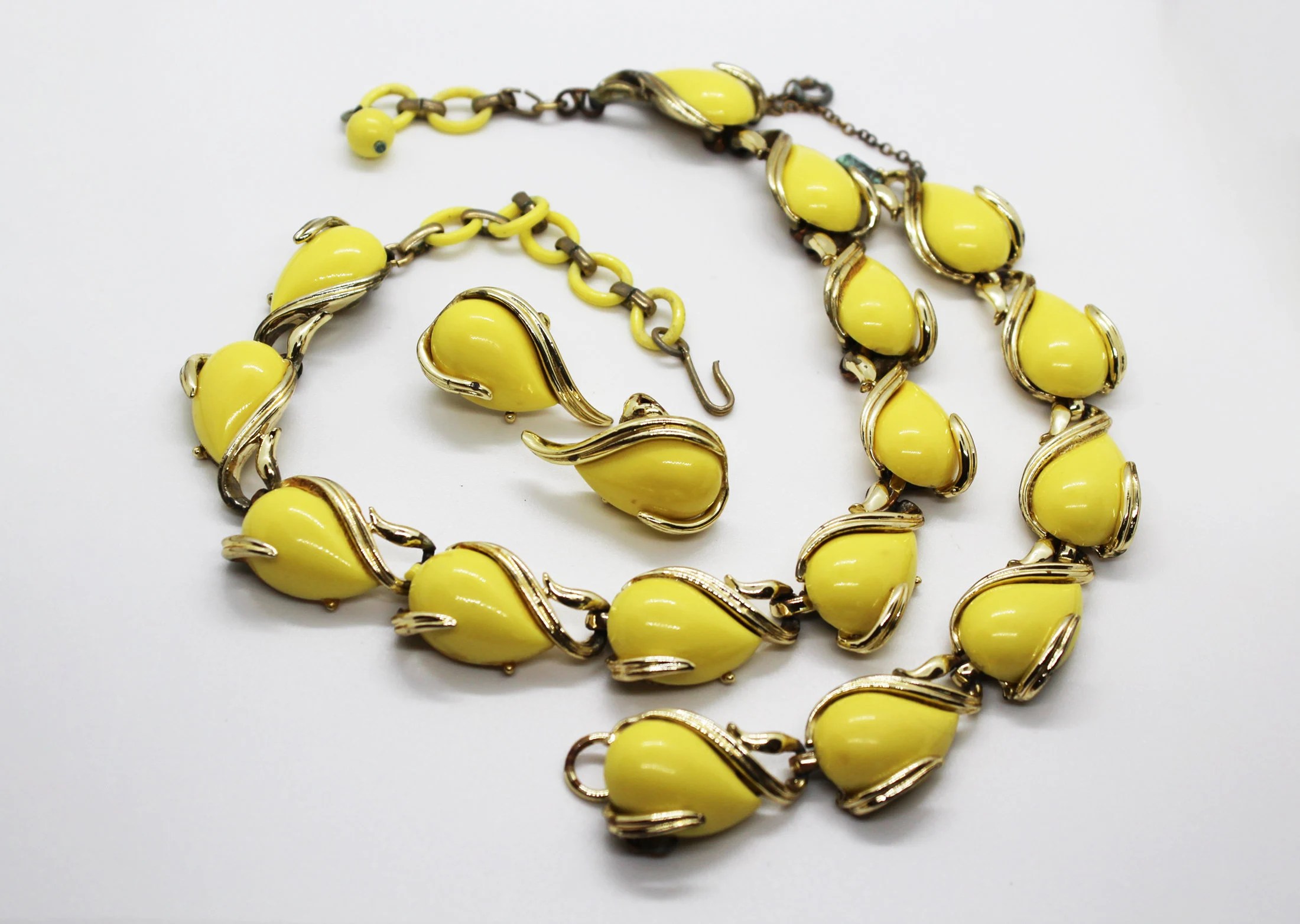 Coro Signed MCM Retro Yellow Lucite Jewelry Set - Necklace, Bracelet, Earrings – Vintage Bold Statement Mid Century Costume - USA Ships Free