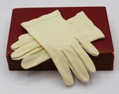 Crescendoe Mid Century Vintage Shorties Length MCM Pale Yellow Short Ladies Gloves - Size 7