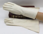 Ivory White MCM Bracelet Length Ladies Gauntlet Gloves - Size 7 - Vintage, Mid Century, MCM Retro, Old Hollywood, 1940s, 1950s, Spring, Fall