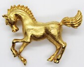 Brushed Gold Tone Horse Brooch Pin – Vintage, Retro, Animal Lovers, Boho, Farm, Cottage, Indie, Stallion, Equestrian Costume Jewelry