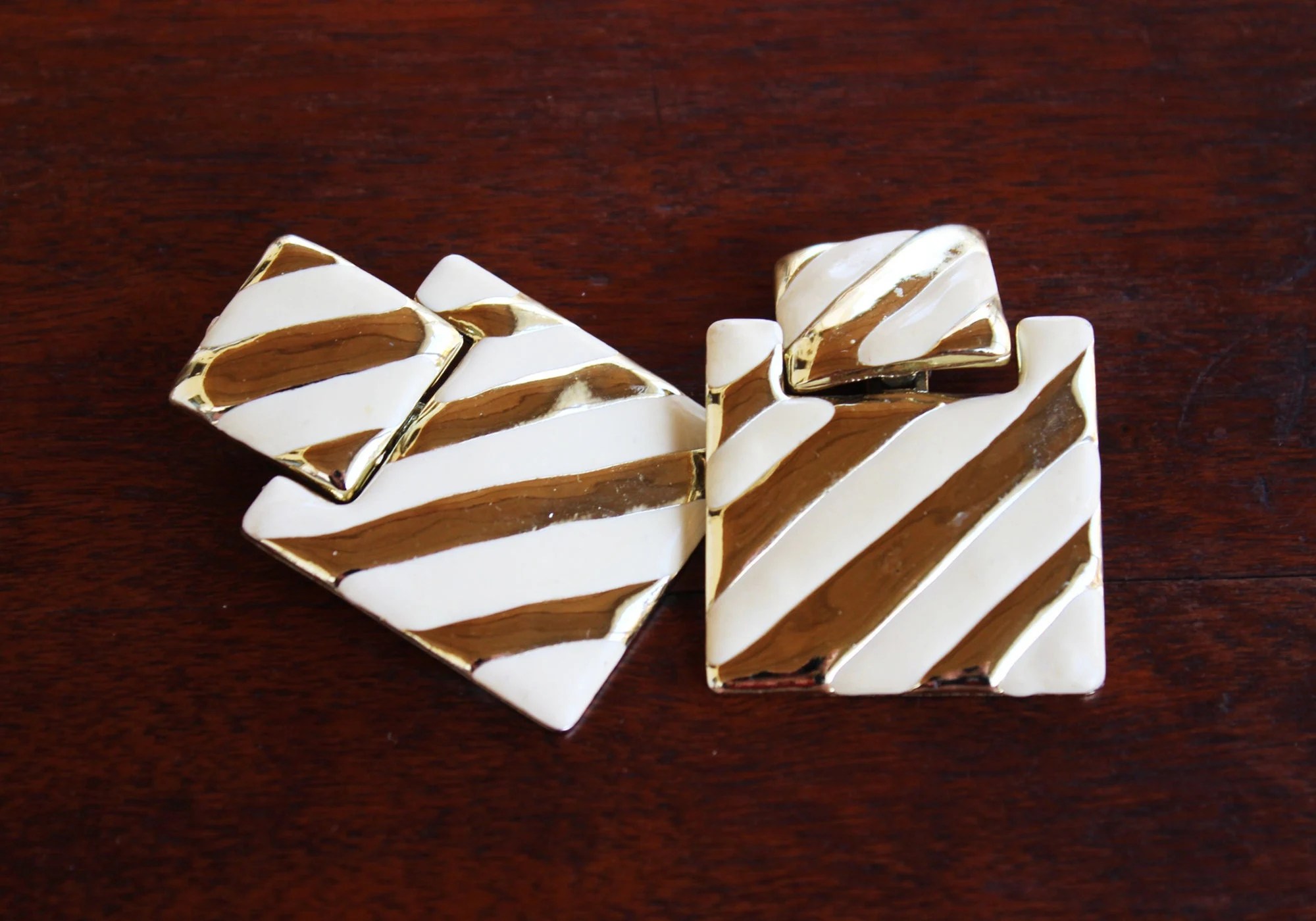 Don-Lin Signed Cream Enamel Striped Gold Tone Square Door Knocker Clip-On Earrings – Vintage, Retro, 1980s, 1990s, Statement, Chunky, Bold