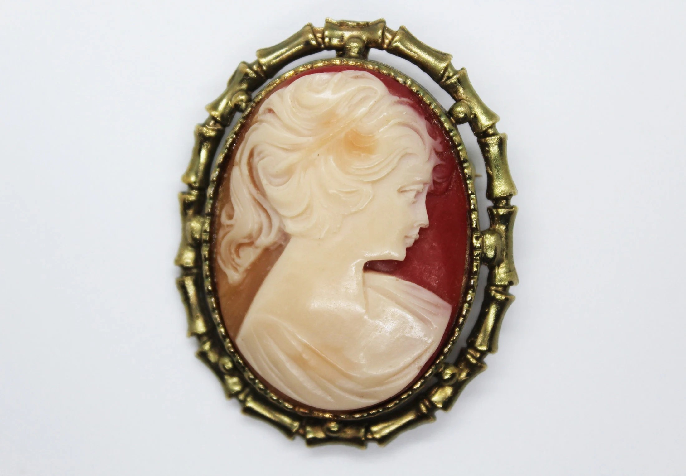 1960s Cameo Brooch "Pony Tail Girl" in Gold Tone Frame - Vintage, Retro, Victorian Revival, Mid Century, Costume Jewelry