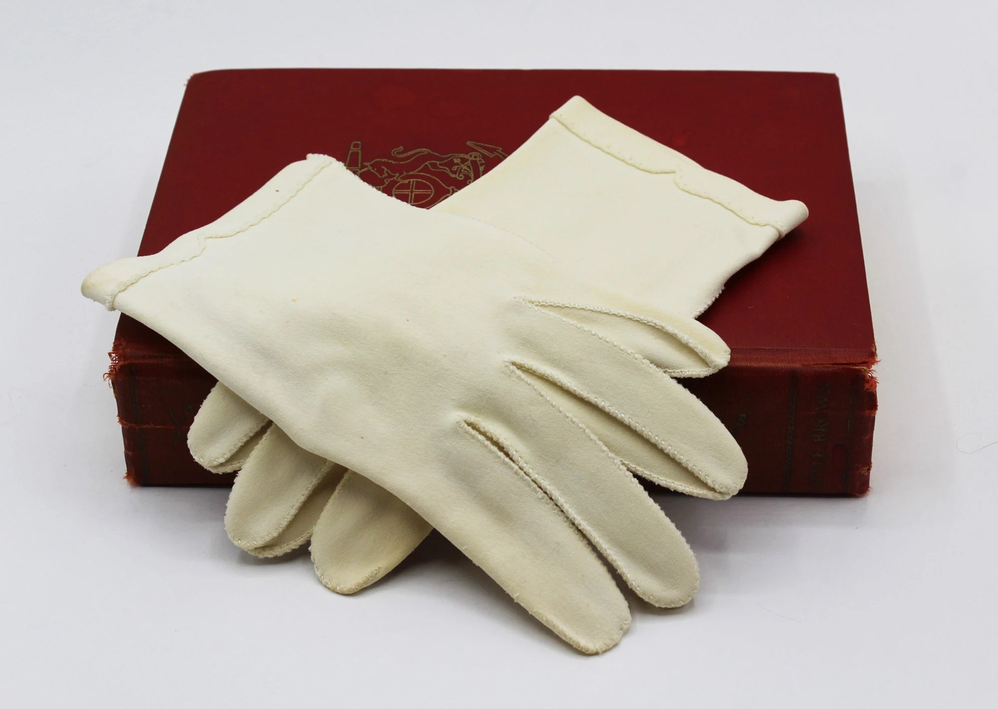 Crescendoe Mid Century Vintage Ivory White Shorties Length MCM Short Ladies Gloves - Size 7