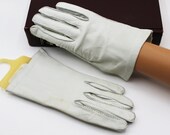 Boxlav by Kislav White Leather Shorties Short Length Ladies Gloves - Size 7 - Vintage, Mid Century, MCM, Retro, 1950s, Spring, Fall, Winter